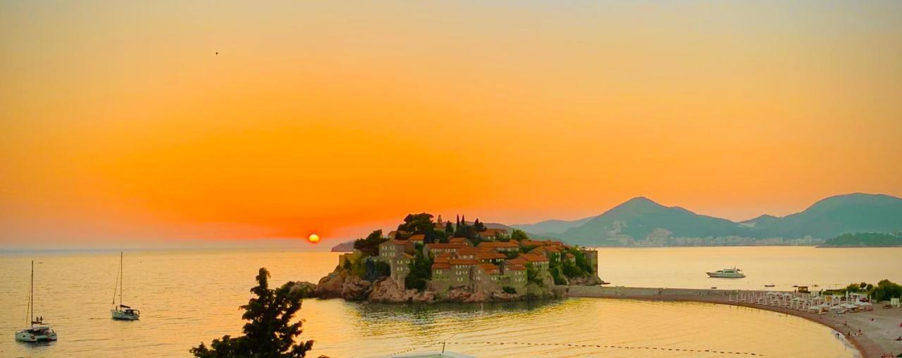 Sound Of The Sea Apartment Sveti Stefan Exterior foto